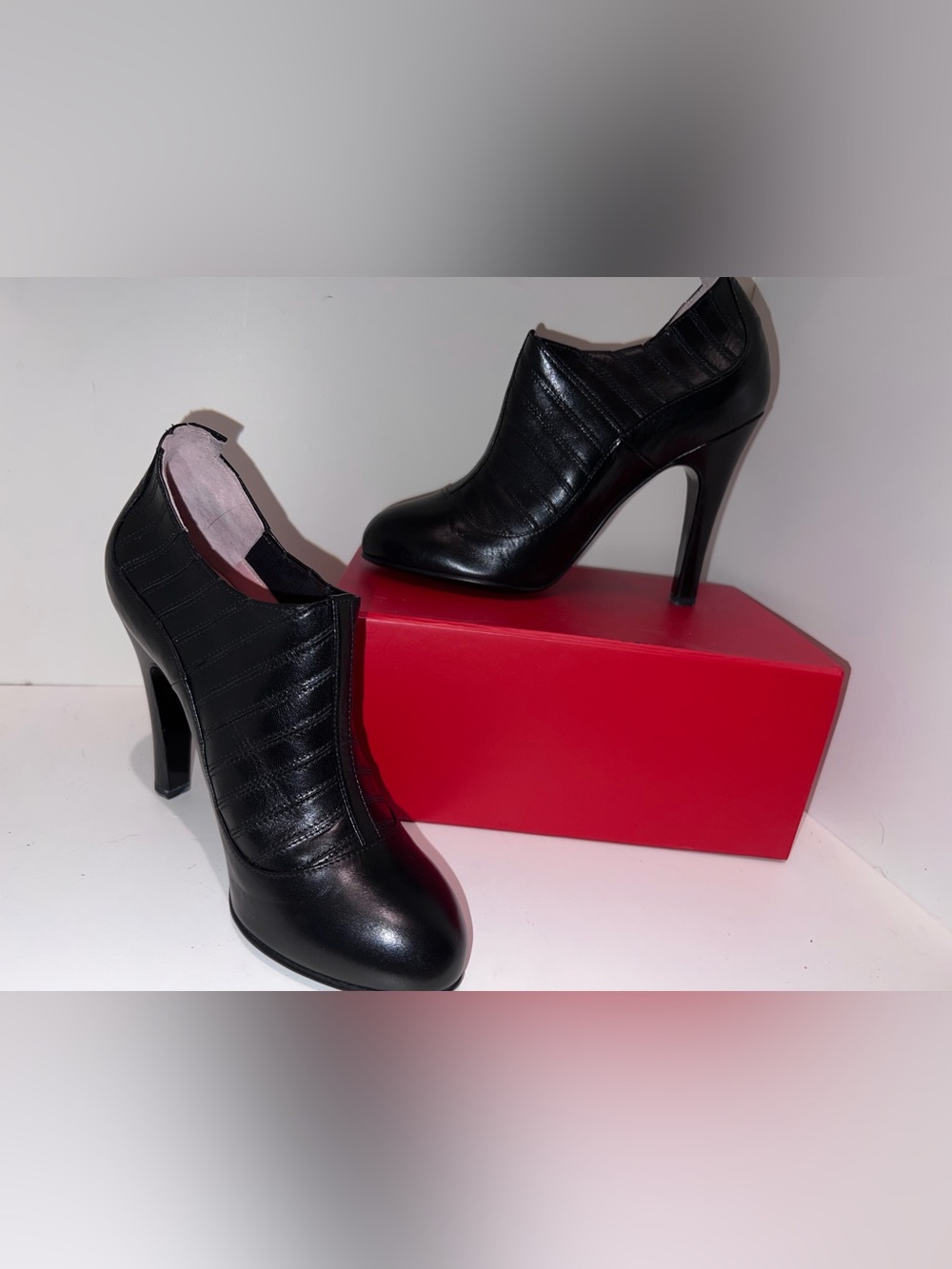 🖤❤️CHANEL VINTAGE - Black Leather High-Heel Ankle Booties❤️~ WORN ONCE ❤️🖤